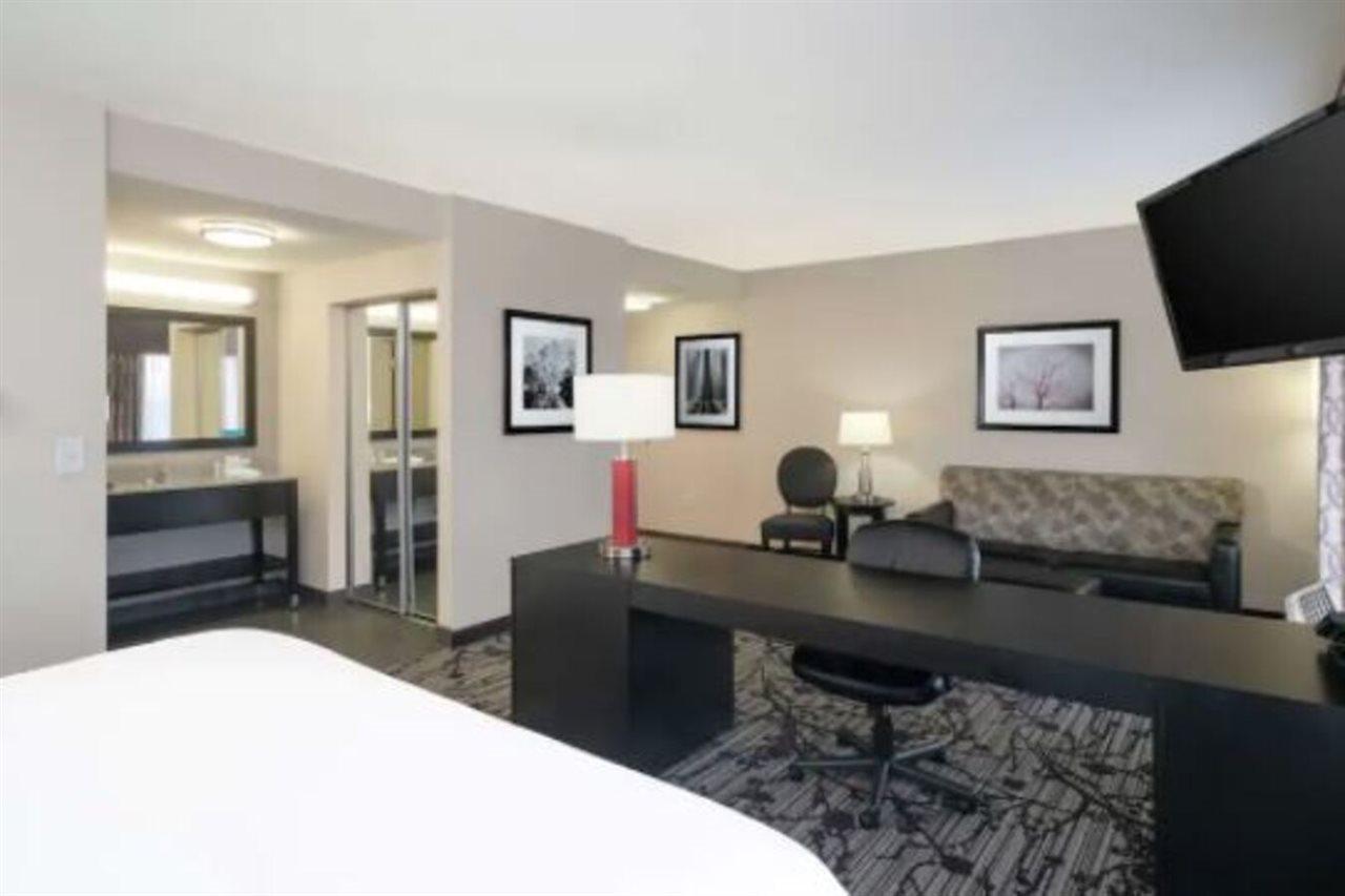 Hampton Inn And Suites Roanoke Airport/Valley View Mall Eksteriør billede
